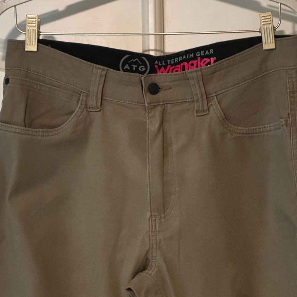 Wrangler ATG Pants in Tan